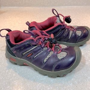 Size 10 toddler KEEN shoes
